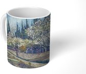 Mok - Koffiemok - Boomgaard tegen cipressen - Vincent van Gogh - Mokken - 350 ML - Beker - Koffiemokken - Theemok