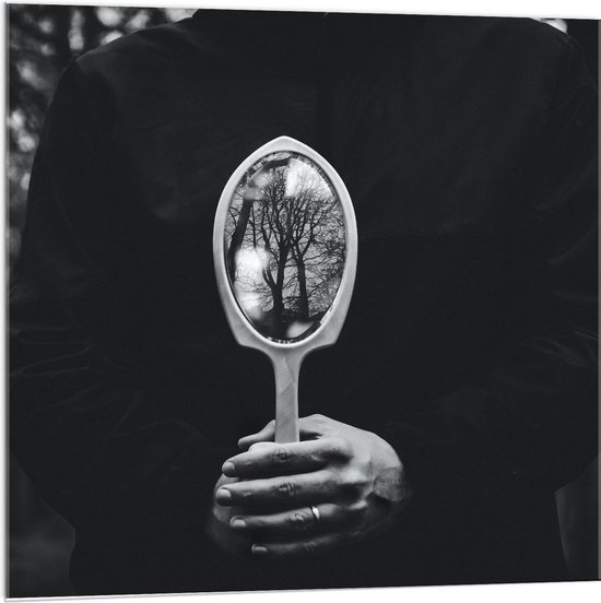Acrylglas - Spiegel op Rug van Persoon (zwart/wit) - 100x100cm Foto op Acrylglas (Wanddecoratie op Acrylglas)