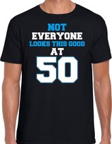 Not everyone looks this good at 50 cadeau t-shirt zwart voor heren - 50 jaar verjaardag kado shirt / outfit / Abraham XL