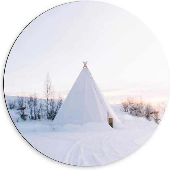 Dibond Wandcirkel - Witte Tippie Tent in de Sneeuw - 60x60cm Foto op Aluminium Wandcirkel (met ophangsysteem)