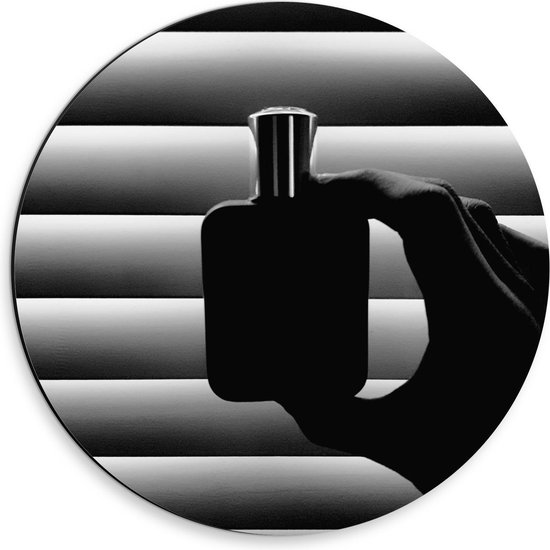 Dibond Wandcirkel - Zwart/Wit Parfumflesje Die Iemand Vasthoudt - 30x30cm Foto op Aluminium Wandcirkel (met ophangsysteem)