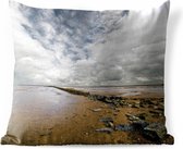 Sierkussen Waddenzee voor buiten - Waddenzee bij de wadplaten aan de noordkust van Nederland - 45x45 cm - vierkant weerbestendig tuinkussen / tuinmeubelkussen van polyester