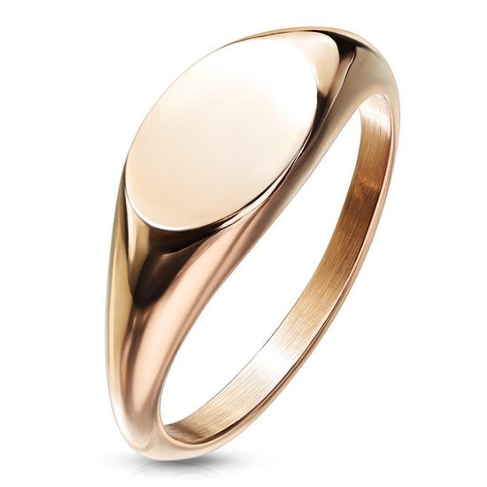 Chevalière dorée avec un dessus ovale poli en or rose.