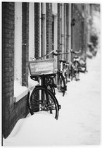 Dibond - Zwart/Wit Fiets In de Sneeuw - 40x60cm Foto op Aluminium (Wanddecoratie van metaal)