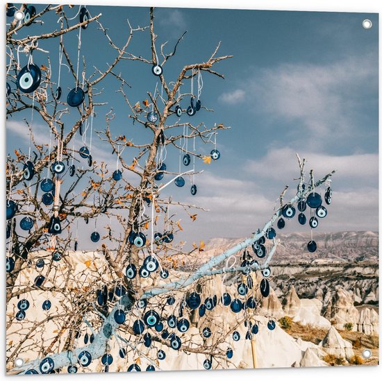 Tuinposter – Boom vol met Turkse Geluksogen - 80x80cm Foto op Tuinposter  (wanddecoratie voor buiten en binnen)