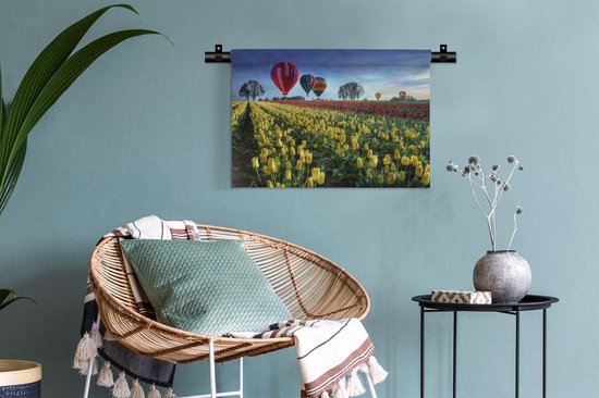 Tapisserie Tulipes - Montgolfières au-dessus d'un champ avec des tulipes Tapisserie coton 60x40 cm - Tapisserie avec photo