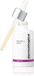 Witte Dermalogica fles met druppelaar, waarop 'biolumin-c serum' en 'AGE Smart' staat.