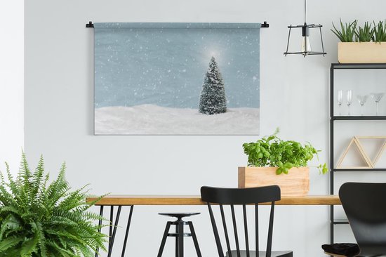 Tenture murale Noël - Un sapin de Noël dans un paysage enneigé et un ciel bleu Tenture murale coton 150x100 cm - Tapisserie murale avec photo