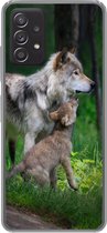 Geschikt voor Samsung Galaxy A33 5G hoesje - Wolf - Baby - Bos - Siliconen Telefoonhoesje