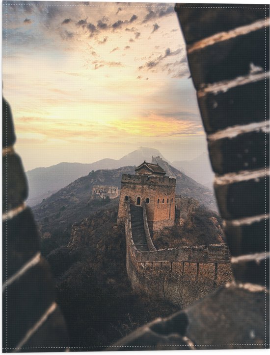 WallClassics - Vlag - Chineese Muur vanuit het Raam - 30x40 cm Foto op Polyester Vlag