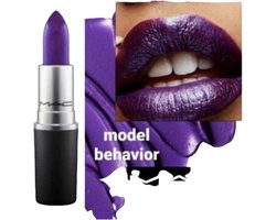 MAC Cosmetic’s Frost Lipstick Rouge À Lèvres 321 Model Behaviour 3g Paars Bordeaux