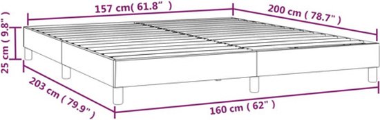 Roze bedframe met afmetingen 203 cm x 160 cm.