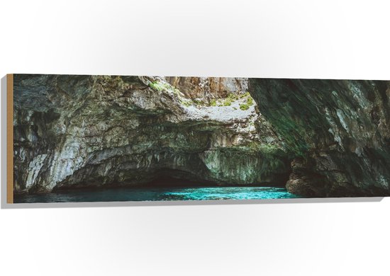 WallClassics - Hout - Heldr Blauw Water in Open Grot - 120x40 cm - 12 mm dik - Foto op Hout (Met Ophangsysteem)