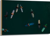WallClassics - Hout - Bovenaanzicht van Groep Surfers op Oceaan - 100x75 cm - 12 mm dik - Foto op Hout (Met Ophangsysteem)