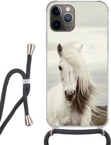 Hoesje met koord Geschikt voor iPhone 11 Pro Max - Paard - Strand - Manen - Siliconen - Crossbody - Backcover met Koord - Telefoonhoesje met koord - Hoesje met touw