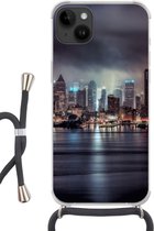 Geschikt voorApple Iphone 14 Plus - Crossbody Case - New York - Amerika - Skyline - Siliconen - Crossbody - Backcover met Koord - Telefoonhoesje met koord - Hoesje met touw
