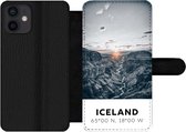 Bookcase Geschikt voor iPhone 12 Mini telefoonhoesje - IJsland - Zon - Bergen - Met vakjes - Wallet case met magneetsluiting