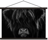 Posterhanger incl. Poster 150x100 cm - Schoolplaat - Schotse Hooglander - Koe - Portret - Dieren - Zwart - Wit - Textielposter - Zwarte latten
