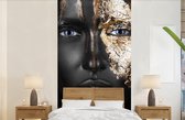 Behang - Fotobehang Vrouw - Bladgoud - Zwart - Goud - Luxe - Breedte 120 cm x hoogte 240 cm