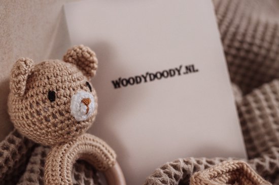 Baby Rammelaar Beer met Zachte Schoentjes Hand Gebreid Geschenk Set met Geboortekaart Baby - Kraamcadeau Unisex Jongen Meisje - Baby Cadeau - Geboorte Cadeau - Babyshower - Baby Geschenkset - Kraamcadeau - Kraampakket van MiRacqio — afbeelding 3