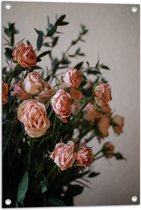 WallClassics - Tuinposter – Boeket van Lichtroze Rozen - 50x75 cm Foto op Tuinposter  (wanddecoratie voor buiten en binnen)