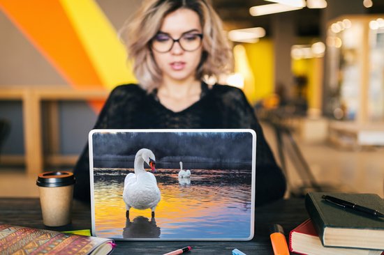 Laptop sticker - 11.6 inch - Zwaan - Vogel - Zonsondergang - Water - 30x21cm - Laptopstickers - Laptop skin - Cover