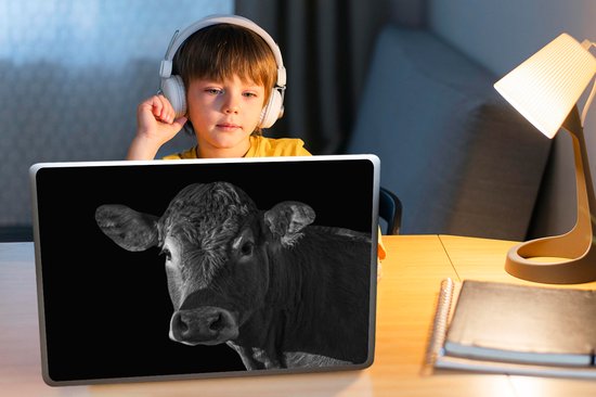 Laptop sticker - 15.6 inch - Koe - Dieren - Zwart - Wit - Portret - 36x27,5cm - Laptopstickers - Laptop skin - Cover