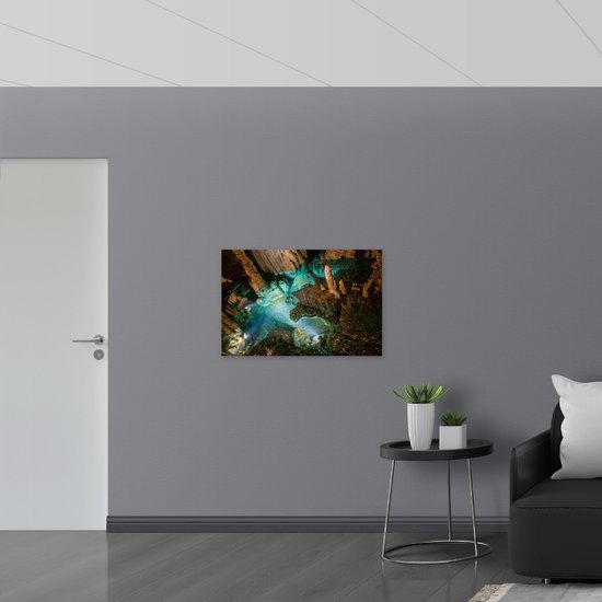 WallClassics - Drapeau - Water Illuminée dans une Grotte - 90x60 cm Photo sur Drapeau Polyester