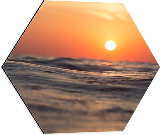 WallClassics - Dibond Hexagon - Kalmerende Zee met Zonsondergang - 50x43.5 cm Foto op Hexagon (Met Ophangsysteem)