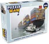 Puzzel Sleepboot vaart naast een containerschip - Legpuzzel - Puzzel 1000 stukjes volwassenen