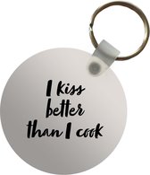 Sleutelhanger - Quotes - Spreuken - I kiss better than I cook - Koken - Kus - Plastic - Rond - Uitdeelcadeautjes