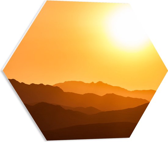 WallClassics - PVC Schuimplaat Hexagon  - Fel Zonlicht boven Heuvels - 50x43.5 cm Foto op Hexagon (Met Ophangsysteem)