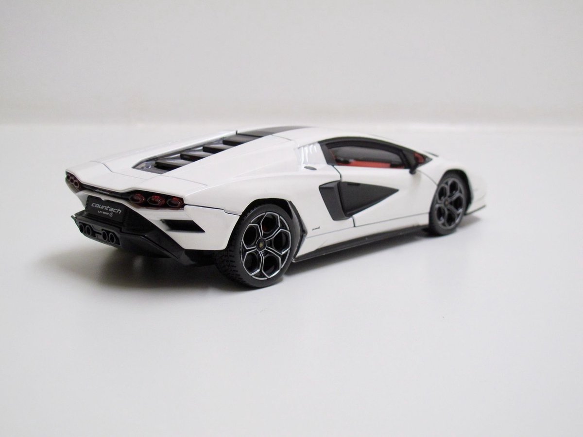Bburago modelauto lamborghini countach 2022 wit 20 x 8 x 5 cm