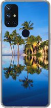 Geschikt voor OnePlus Nord N10 5G hoesje - Bij Wailea Beach op Hawaii worden palmbomen gereflecteerd op het water - Siliconen Telefoonhoesje