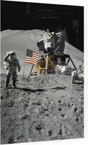 Astronaut salutes beside U.S. flag (maanlanding) - Foto op Plexiglas - 30 x 40 cm