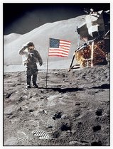 Astronaut gives salute beside U.S. flag (maanlanding) - Foto op Akoestisch paneel - 150 x 200 cm