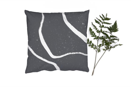 Coussin décoratif gris foncé avec des lignes blanches et un motif subtilement moucheté.