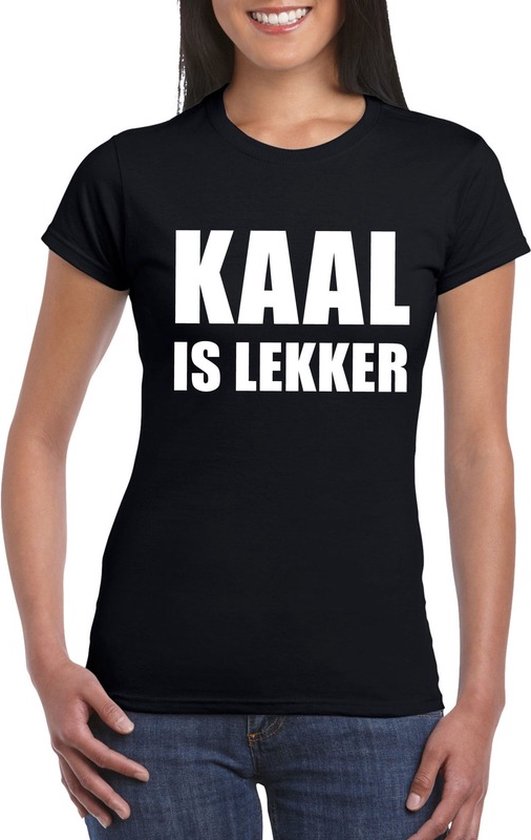 Zwart dames T-shirt met witte tekst 'KAAL IS LEKKER'.