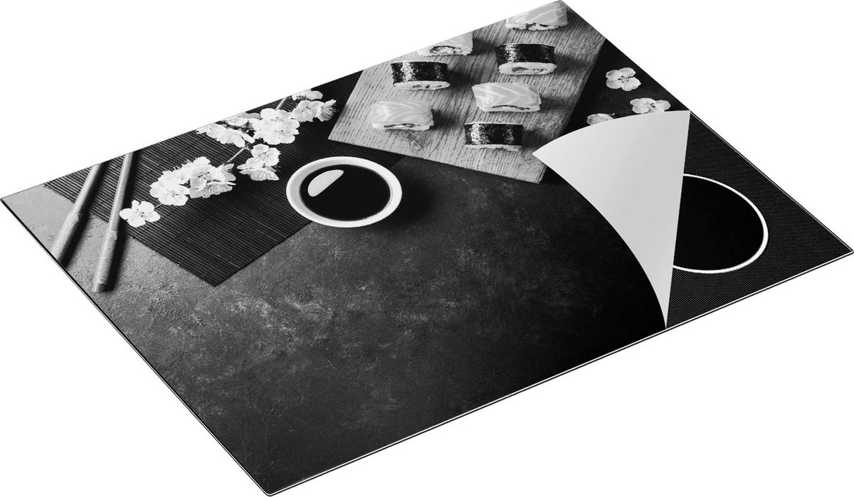 Chefcare Inductie Beschermer Sushi met Soja Saus op een Zwarte Marmeren Plaat - Zwart Wit - 70x52 cm - Afdekplaat Inductie - Kookplaat Beschermer - Inductie Mat