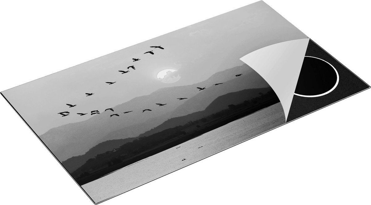 Chefcare Inductie Beschermer Silhouet van Zwerm Vogels bij Zonsondergang - Zwart Wit - 89,6x51,6 cm - Afdekplaat Inductie - Kookplaat Beschermer - Inductie Mat