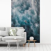 Behang - Fotobehang Surfer op de oceaan - Breedte 155 cm x hoogte 240 cm