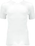 Wit basic t-shirt met V-hals van Apollo Bamboo, weergegeven op een witte achtergrond.