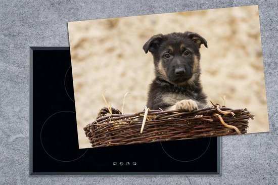 KitchenYeah® Inductie beschermer 78x52 cm - Duitse herder pup in mand - Kookplaataccessoires - Afdekplaat voor kookplaat - Inductiebeschermer - Inductiemat - Inductieplaat mat