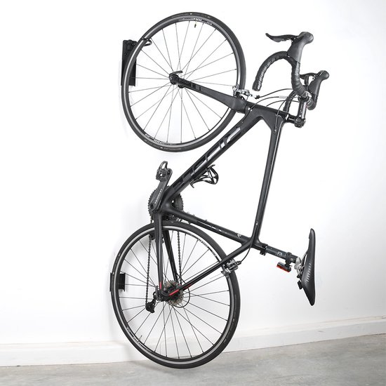 Beau et pratique système de stockage de vélos vertical Oxford DS- 360 peu encombrant pour tous les types de vélos, également avec un garde-boue ou un porte-caisse.