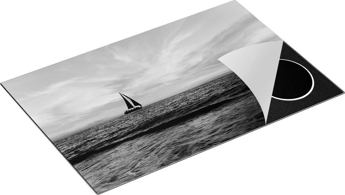 Chefcare Inductie Beschermer Zeilboot Silhouet bij Zonsondergang - Zwart Wit - 80x50 cm - Afdekplaat Inductie - Kookplaat Beschermer - Inductie Mat