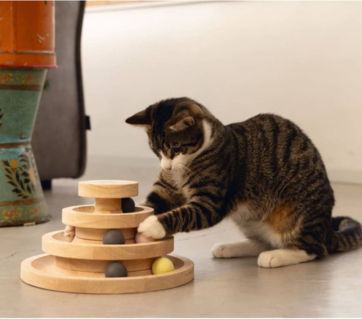 Designed by Lotte Speeltoren Mia - Kattenspeelgoed - Hout - Bruin - 26x26x14,5 cm — afbeelding 13