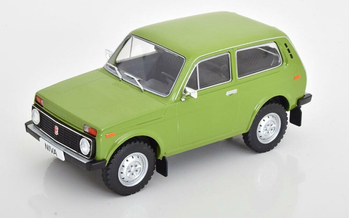 De 1:18 Modelauto van de Lada Niva 1600 van 1977 in Green. De fabrikant van het Schaalmodel is MCG. Dit model is alleen online beschikbaar.