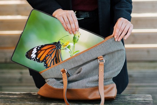 Laptophoes 13 inch - Vlinder - Bloemen - Insecten - Laptop sleeve - Binnenmaat 32x22,5 cm - Zwarte achterkant