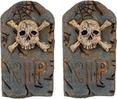Set van 2x stuks horror kerkhof decoratie grafsteen RIP met schedel 52 x 30 cm - Halloween feestdecoratie en versiering
