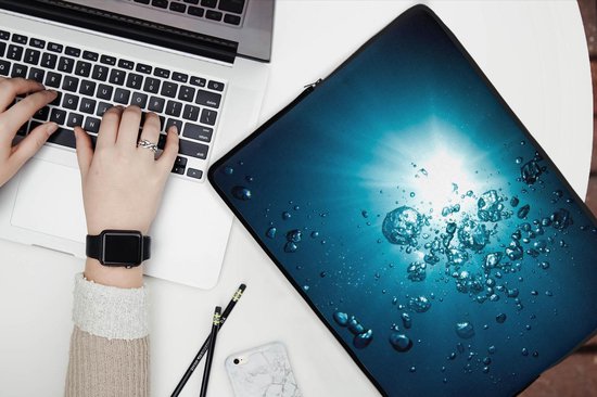 Housse ordinateur 15 pouces 38x29 cm - Motif à bulles - Housse Macbook & Laptop Bubbles in the water - Housse ordinateur portable avec photo